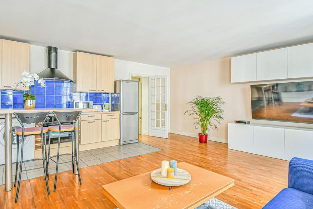 Bright Parisian Flat - Marais * Parigi